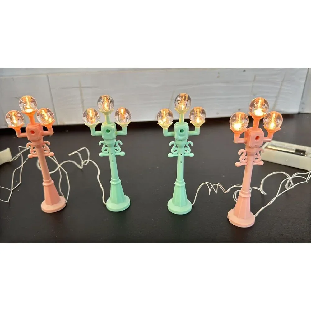 Lot of 4 village Lighted Lamp Post Christmas Or Easter 4.5